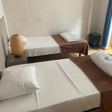 Homestay Lisbon Accommodation *